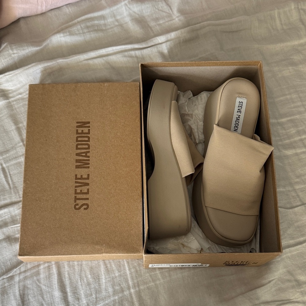 Steve Madden Slinky30 Tan Platform Slides size 8 new in box
